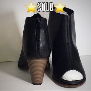⭐️SOLD⭐️ Mata Open-Toe Zipper Heels